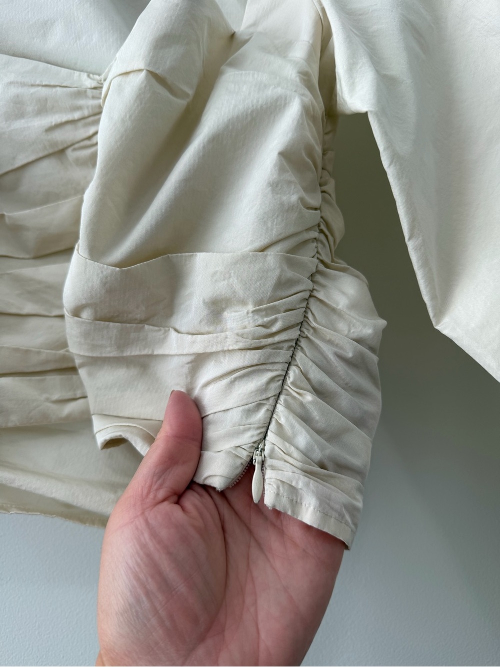Aritzia Sunday Best Petal Ruched Puff-Sleeve Blouse Cream Taffeta Sz 2 - Picture 7 of 14